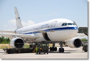 Airbus A-310 FAeB-CA-02-Douchanbe-26mai2008-DSC_0043.jpg